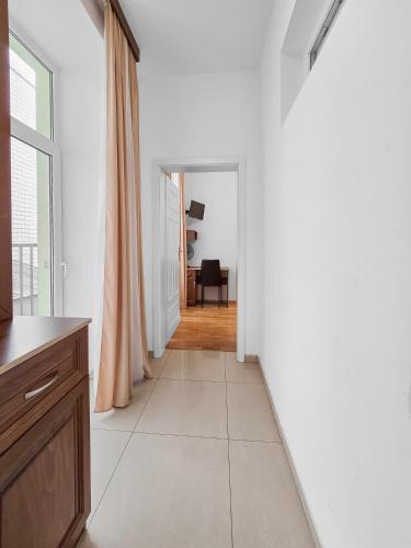 Spacious 3-Bedroom Retreat with Balcony for 8 Near Millennium Tower