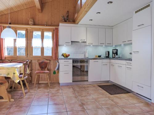 Kuchyň nebo kuchyňský kout v ubytování Holiday Home Reindli by Interhome