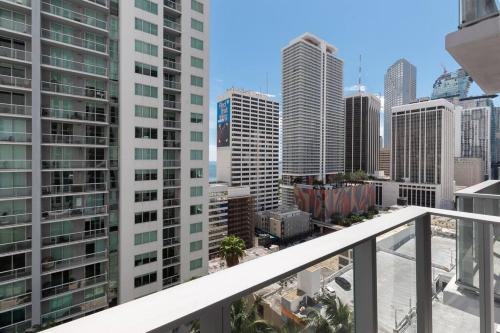 Stylish Modern Downtown Studio Free Parking photo 32