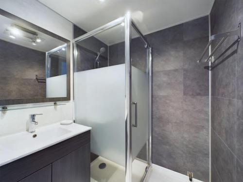 a bathroom with a sink and a shower at À 550m de la plage, jolie maison pour 5 in Plage-des-Demoiselles