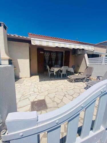 AGENCE JF IMMO-Villa 5 pers climatisée terrasse et parking proche plage - V0264