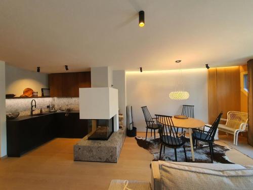 Kuchyň nebo kuchyňský kout v ubytování Apartment Soleval Deluxe by Interhome