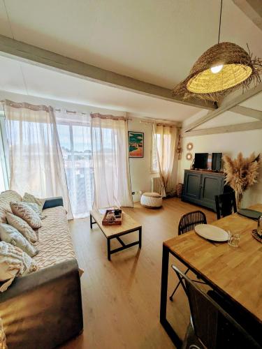 42 m2 d'élégance avec terrasse, parking, belle vue