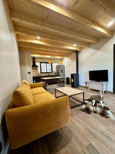 a living room with a couch and a piano at Chalet Prestige aux Angles - Confort et Elégance in Les Angles