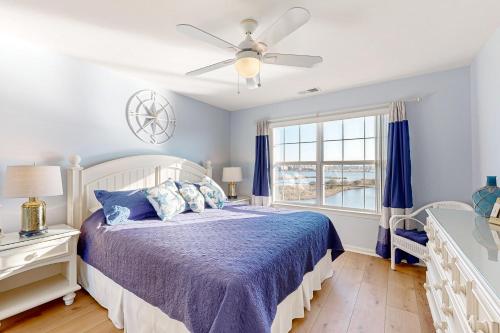 Postel nebo postele na pokoji v ubytování Bethany Bay --- 37182 Harbor Dr #2606