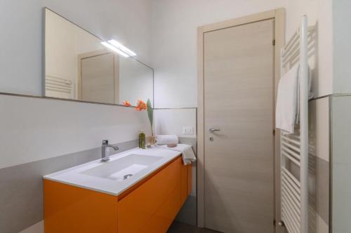 Ένα μπάνιο στο Modernes Haus Mit Garten Und Privatem Parkplatz
