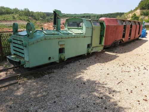 an old train is sitting on the tracks at Gránás paradise in Gánt