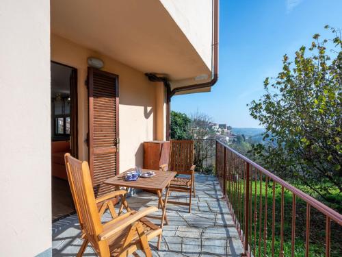 Μπαλκόνι ή βεράντα στο Apartment Il Borghetto di Castagnole-2 by Interhome
