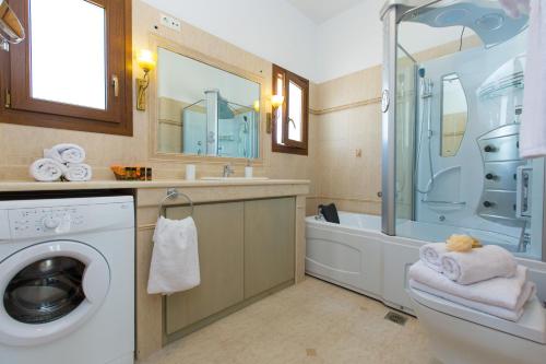 Ένα μπάνιο στο Kampos Villas