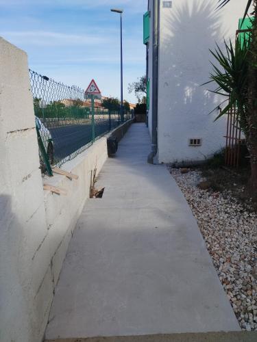 Fotografie z fotogalerie ubytování Appart t2 - jusqu'à 4 couchages - avec jardin v destinaci Saint-Laurent-de-la-Salanque