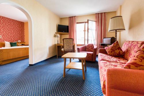 Un lugar para sentarse en Hotel Löwen-Weinstube