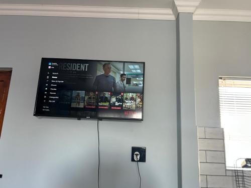 TV a/nebo společenská místnost v ubytování Ash Villers