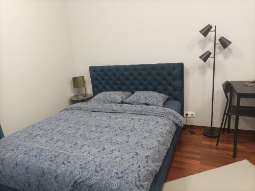 Ένα ή περισσότερα κρεβάτια σε δωμάτιο στο Solidarnosci155GuestRooms