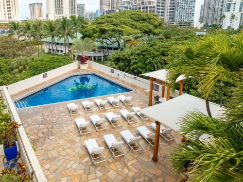 an overhead view of a swimming pool with lounge chairs at Luana Waikiki Hotel & Suites in Honolulu