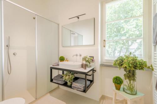a bathroom with a sink and a mirror at Villa Desiree Pietrasanta in Pietrasanta