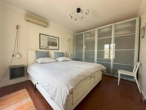 Ένα ή περισσότερα κρεβάτια σε δωμάτιο στο Villa familiale avec piscine à Lorgues, 120 m²