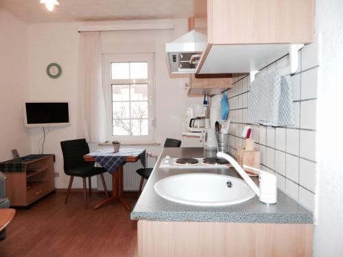 A kitchen or kitchenette at Haus Hilde
