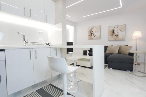 Coral Apartment with free private parking of stayinthess