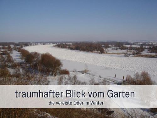 Ferienhaus Lebuser Land für bis zu 4 Personen mit 1300 qm Garten und Privatsauna, grandiosen Blick über die Oder, sonntags late check out bis 18 Uhr inklusive v zimě