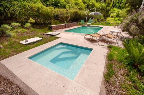 Kolam renang di atau dekat dengan Akapana Suites