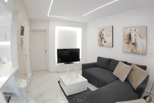 Coral Apartment with free private parking of stayinthess