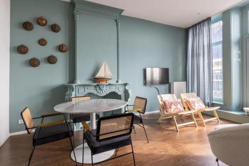 a living room with a table and chairs at Boutique Hotel Maldegem in Vlissingen