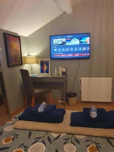 Chambre cosy Bed and Breakfast entre Paris et Disneyにあるベッド