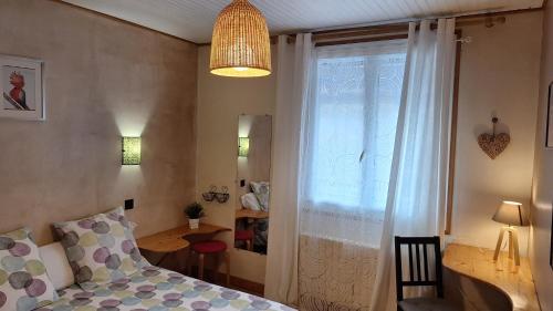 a bedroom with a bed and a window at B&B l'Edelweiss in Vallouise