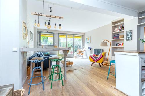 Photo de la galerie de l'établissement Lumineux avec Jardin, 2BR, 4 à 5 personnes, à Boulogne-Billancourt