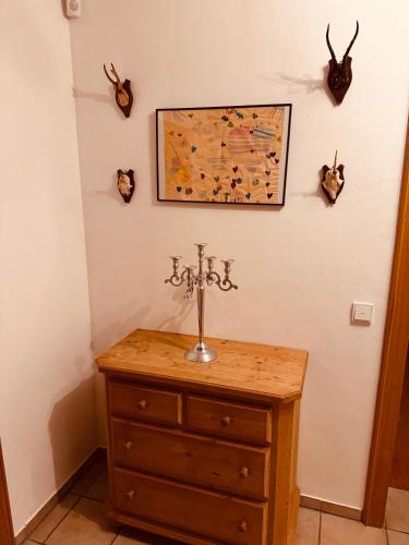 a room with a dresser and antlers on the wall at Adlerhorst, 4 Schlafzimmer, Blick in die Alpen, Parkplatz in Thyrnau