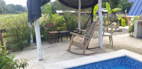 Πισίνα στο ή κοντά στο Canada House Queen bed in 2nd floor dbl sofa bed in 1st floor BBQ Private pool, river
