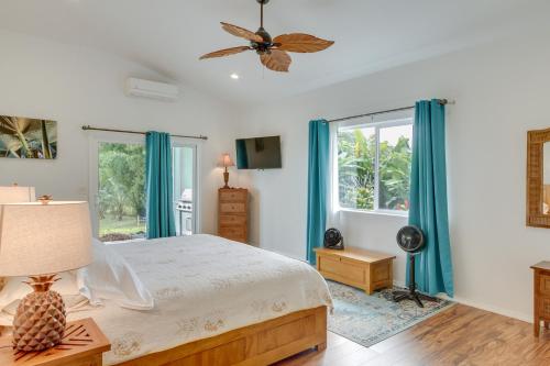 Voodi või voodid majutusasutuse Oceanfront Home with Pool Access, Views in Papaikou toas