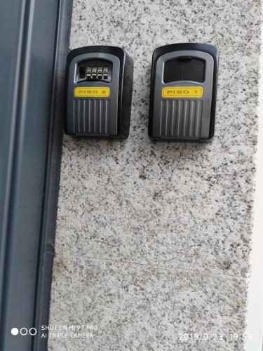 two parking meters sitting on top of a counter at Apartamentos La Plazuela Baños de Montemayor in Baños de Montemayor