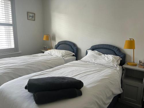 two beds sitting next to each other in a room at 18 Church Street in Salcombe