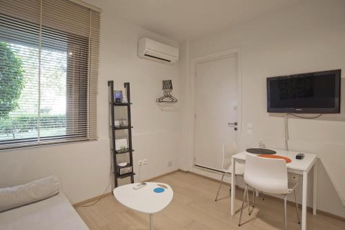 Cozy and modern studio Vouliagmeni Steps to Beach