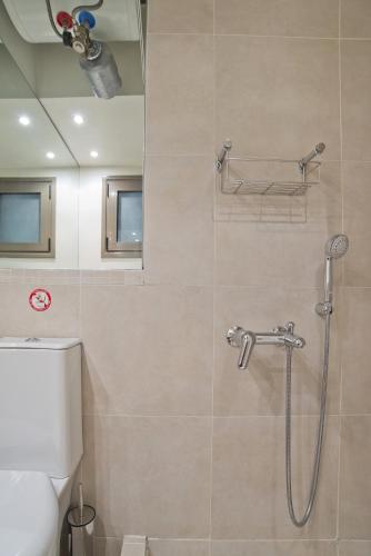 Cozy and modern studio Vouliagmeni Steps to Beach