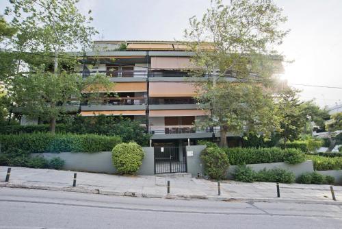 Cozy and modern studio Vouliagmeni Steps to Beach