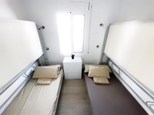 a small room with two benches and a window at Ático con terraza en La Pineda in La Pineda