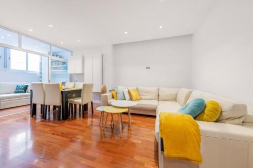 Spacious Refurbished with Parking-3BD 2BT-Retiro