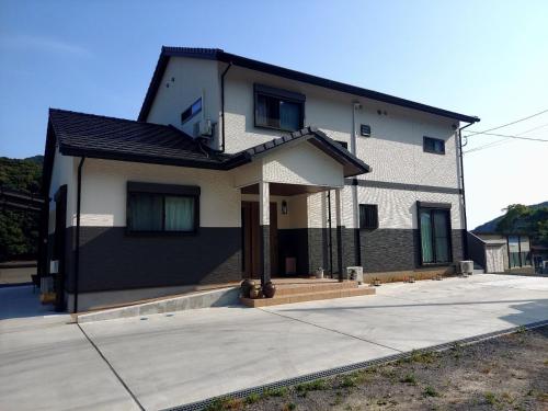 西海市にあるGuest House REMIKAの大家
