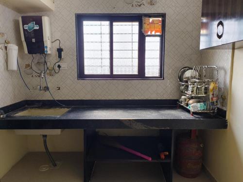 Kuchyň nebo kuchyňský kout v ubytování 1BHK Cozy Stay