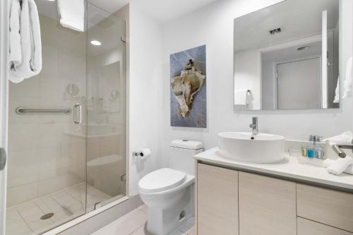 a bathroom with a toilet and a sink and a shower at Modern New Studio Balcony & Pool in Hallandale Beach