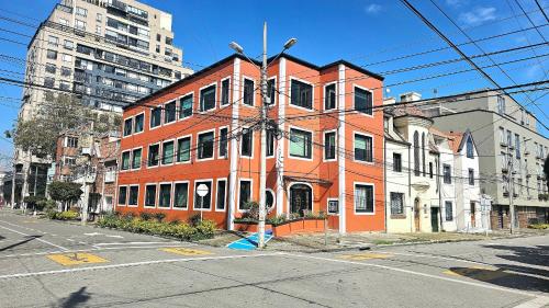 El edificio en el que está el hotel