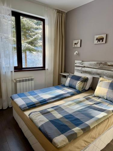 Кровать или кровати в номере Sweet Apartment Flora Violet 3