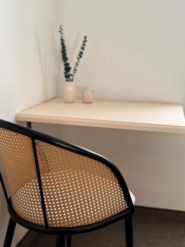 a bench sitting in front of a desk with a table at Ferienwohnung Saunahaus in Annaberg im Lammertal
