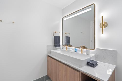 Stylish Apartments with Partial Ocean Views in Downtown! photo 211