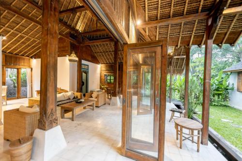 Сад в Rumah Guci