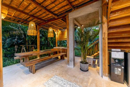 Сад в Rumah Guci
