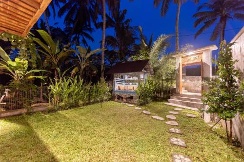Сад в Rumah Guci