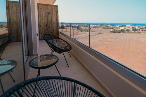 a balcony with chairs and a view of the desert at The Z Suites in Gournes